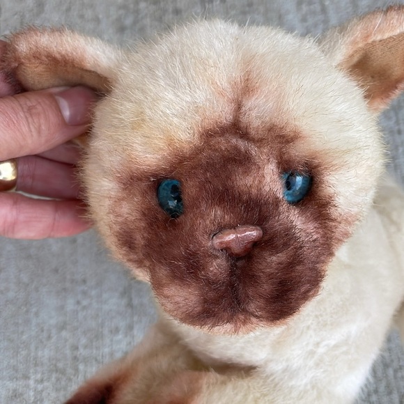 Toys 'R US Soft Classics Siamese Kitty Plush Toy Stuffed Animal - Picture 2 of 4